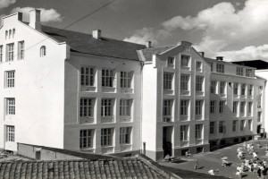 Bilde av Byskolen etter ombygging ca 1950